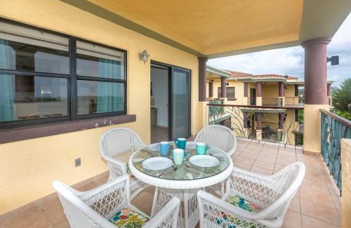 French Harbour Apartment | Pineapple Villa 442 condo
