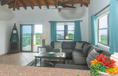French Harbour Apartment | Pineapple Villa 442 condo