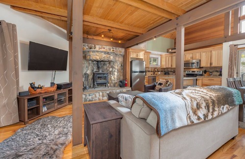 Dorrington Cabin | Pinecone Peak-Updated Cabin with Huge Recreation Room and Flat Level Driveway!