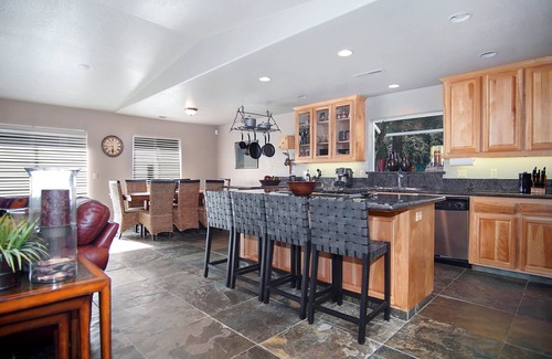 Strawberry House | Pinecrest Mountain House! Hot Tub, Tesla Charger, Super close to Pinecrest Lake!