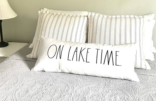 Perrysville Cottage | PineHills Hideout - Cozy by the Lake