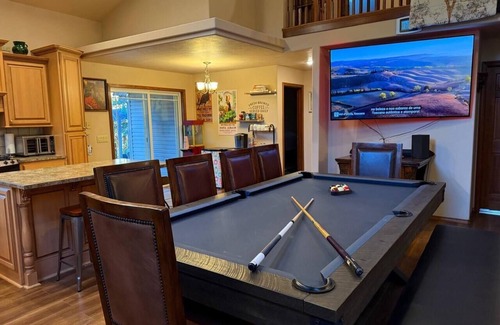 Pinehurst House | Pinehurst Lookout! Views, pool table