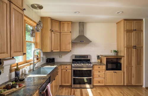 Allenspark Cabin | Pines & Peaks Cabin | 10 min to RMNP | Hot tub