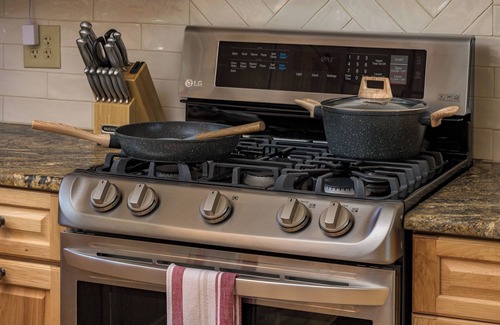 Allenspark Cabin | Pines & Peaks Cabin | 10 min to RMNP | Hot tub