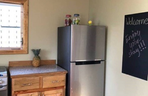 Isla de Utila House | Pink Iguana house in a quiet & safe area close to center