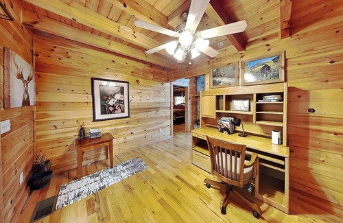 Union Grove Cabin | Pinnacle Place | Wraparound Deck w. Lake Views + Game Room