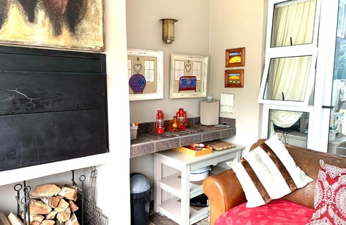 Pinnacle Point Cabin | Pinnacle Point 2 bed lodge available for short stay