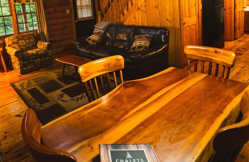 South Bloomingville Cabin | Pioneer - Hosted by The Chalets