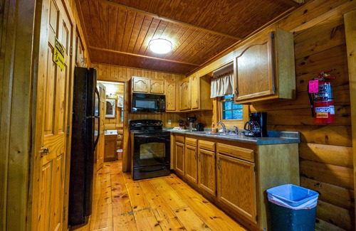 South Bloomingville Cabin | Pioneer - Hosted by The Chalets