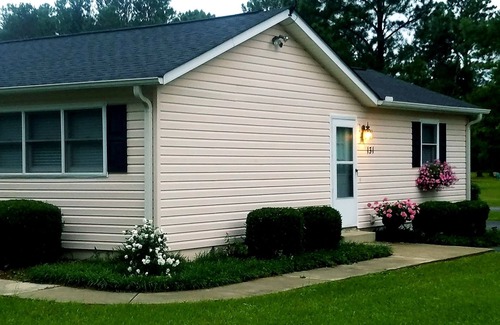 Aiken House | Piper's Flat, Cozy, Comfy & Sparkling Clean