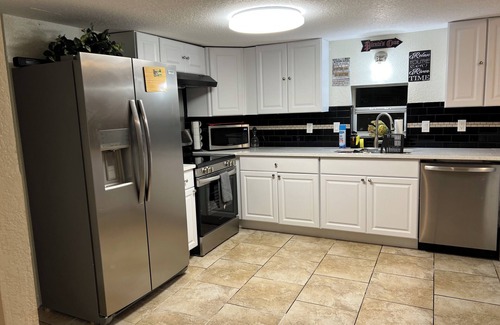 Weeki Wachee Gardens House | PIRATES COVE - Bikes, Kayaks, Outdoor Grill, Boat Dock, and more included.