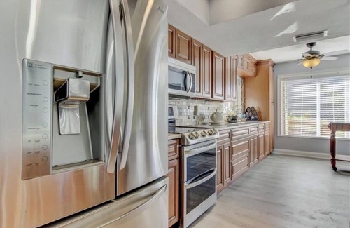 Gulf Harbors House | PIRATES PARADISE-Quiet Gulf Front Property near Clearwater/Tarpon Springs!