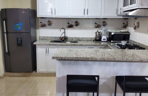 Bajos de Haina Apartment | Piscina Privada Grande, BBQ Alojamiento