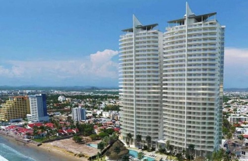 Zona Dorada Apartment | Piso 9 en Camino Al Mar | Acceso directo a playa