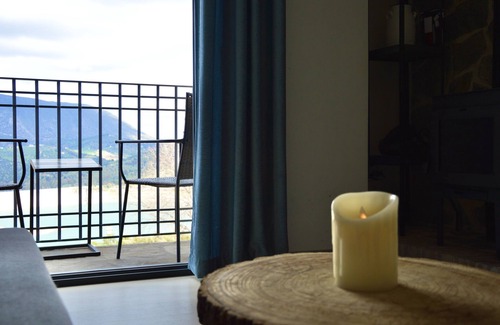 Zahara de la Sierra Apartment | Piso Al Lago - Appartment With Fabulous Lake Views