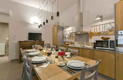 Oltrarno Apartment | Pitti, a luxury home in Florence - with infra red sauna and complimentary wine!