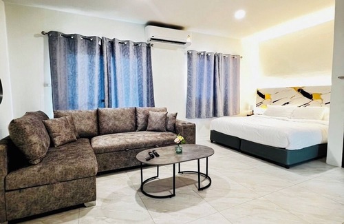 Pattaya Bay Hotel | PJ Hostel & Bar