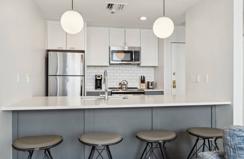 Downtown Pittsburgh Apartment | Placemakr Downtown Pittsburgh at The Pennsylvanian