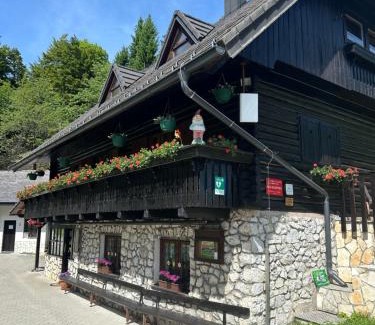 Hrastnik Cabin | Planinska koča na Kopitniku