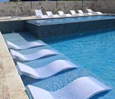 Villas Del Mar Apartment | Playa Juan Dolio, RD-Acceso Privado A La Playa Justo Al Frente En 1ra Línea, Áreas Sociales, BBQ, Piscina, Gazebos-Parqueo-Wifi-Netflix-Al Lado De Minimarket, Restaurantes, Bares, Tiendas, Clubes de Playa, Campos De Golf, Bancos Comerciales y más