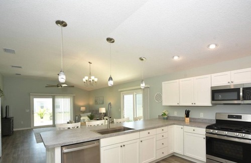 Okahumpka Villa | Playful Villa Ophelia (Lake Denham)