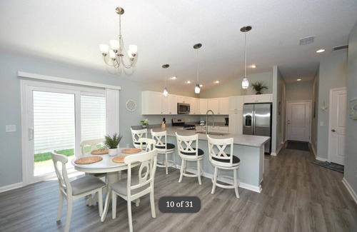 Okahumpka Villa | Playful Villa Ophelia (Lake Denham)