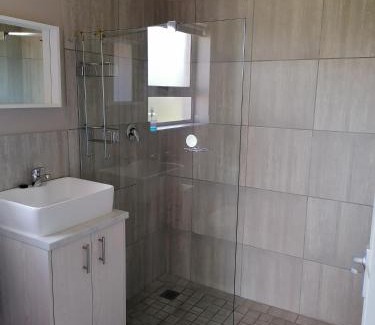 Pearly Beach House | Playful waves