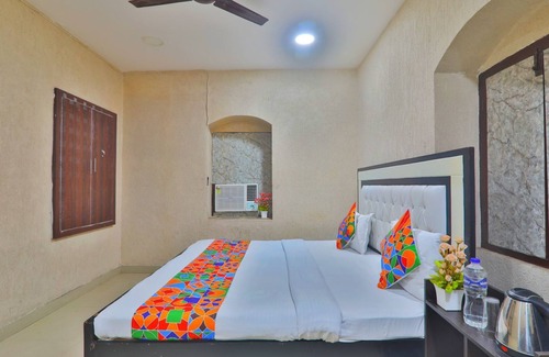 Varanasi Hotel | Pleasant 9-bedroom hotel in Varanasi with a serene atmosphere