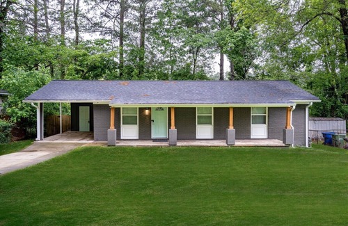 Church Street House | Pleasant and Peaceful Home in Atlanta by Deity Villas