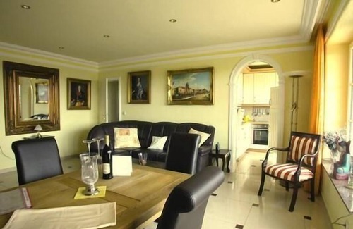 Gross Zicker Apartment | Pleasant Holiday Apartment in Groß Zicker with Private Parking