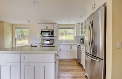 Elkins House | Pleasant Lake Escape: 3BR Home with Panoramic Views