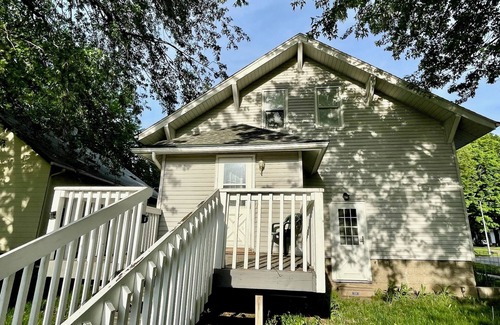 Pella House | Pleasant Stay in Pella
