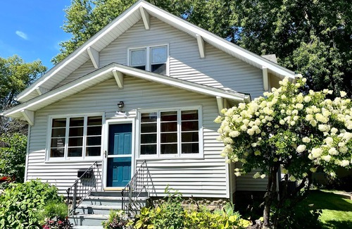 Pella House | Pleasant Stay in Pella