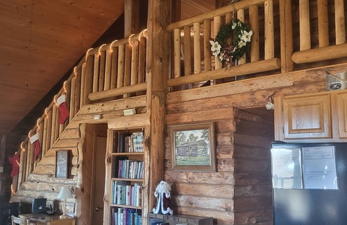 Mauston House | Pleasant View Log Haus