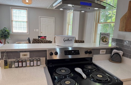 Columbus House | Pleasantly Charming 2-bedroom duplex in Wynnton Village Historic District.