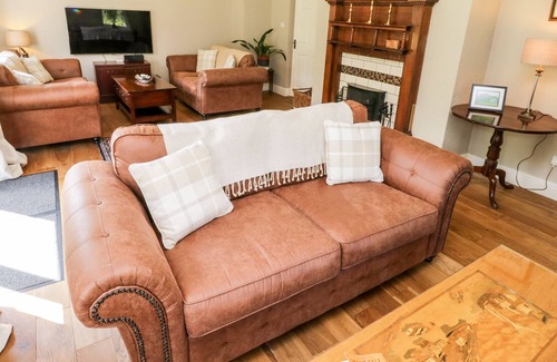 Guisborough Cottage | PLUM COTTAGE, pet friendly, with open fire in Guisborough