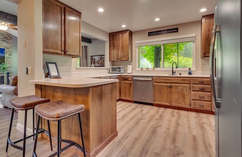 Plumas Eureka Estates House | Plumas Pines Escape - Golf Views + Coffee Bar + Games + Family Friendly
