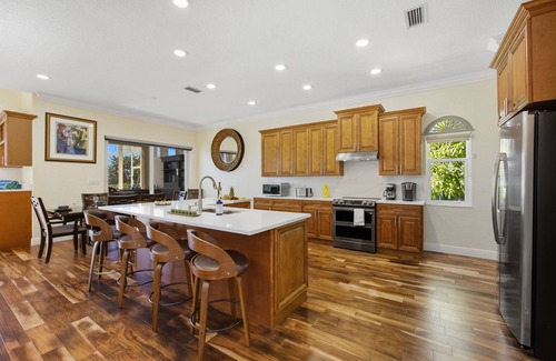 Apollo Beach House | Plunge into Joy & Bayfront Magic at Seaside Escape - Villa Seabird