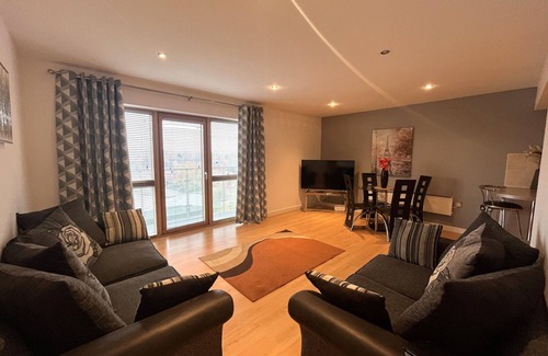 Wakefield Apartment | Plush 2 Bedroom Apartment Close to Wakefield City Centre