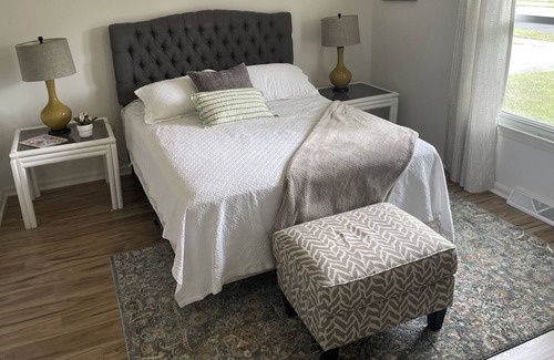 Ladson House | Plush in the Pines- 4br Home in Quiet Neighborhood