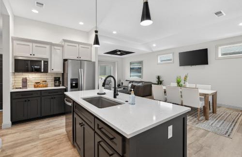 Lawrence Apartment | Plush & Roomy - Perfect for All Ages near KU & KC Duplex