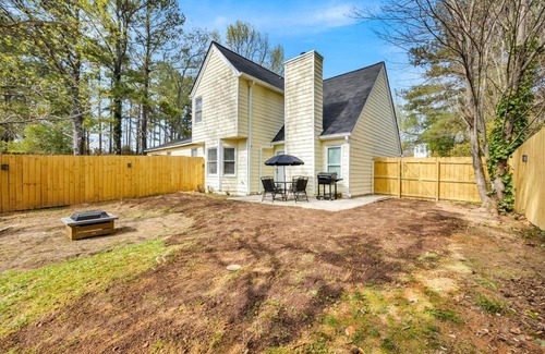 Riverdale House | Plush Two Bedroom Retreat. A Home Away From Home!