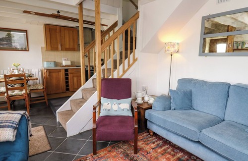 Glandyfi Cottage | PLYNLIMON VIEW, pet friendly, with open fire in Aberystwyth
