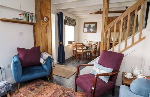 Glandyfi Cottage | PLYNLIMON VIEW, pet friendly, with open fire in Aberystwyth