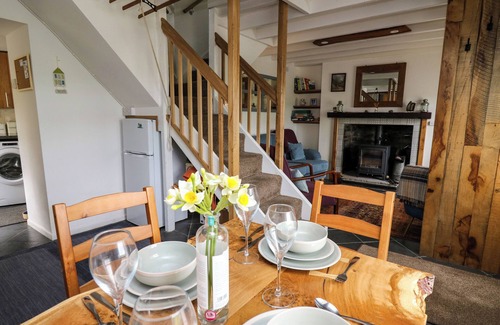 Glandyfi Cottage | PLYNLIMON VIEW, pet friendly, with open fire in Aberystwyth