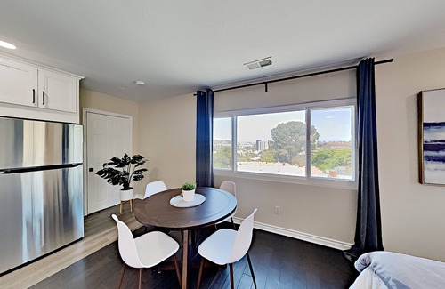 Point Loma Heights House | Point Loma 2nd Floor Guest House with view Near Beaches