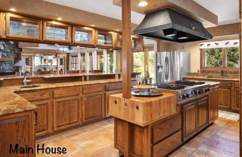 Red Lodge House | Point of Rocks near Beartooth Pass and Yellowstone