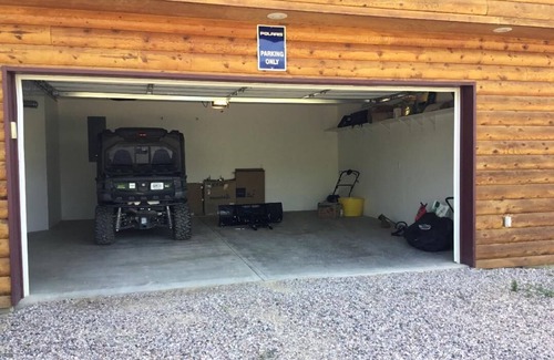 Polaris House | Polaris Paradise Elkhorn, Entire Townhouse in scenic Polaris, MT