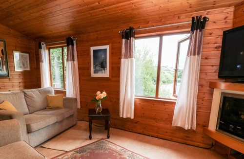 Broadwoodkelly Cabin | POMONA LODGE 3, pet friendly, character holiday cottage in Winkleigh