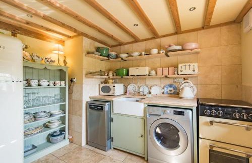 Abbess Roding House | Pond Cottage by Keepers Cottages